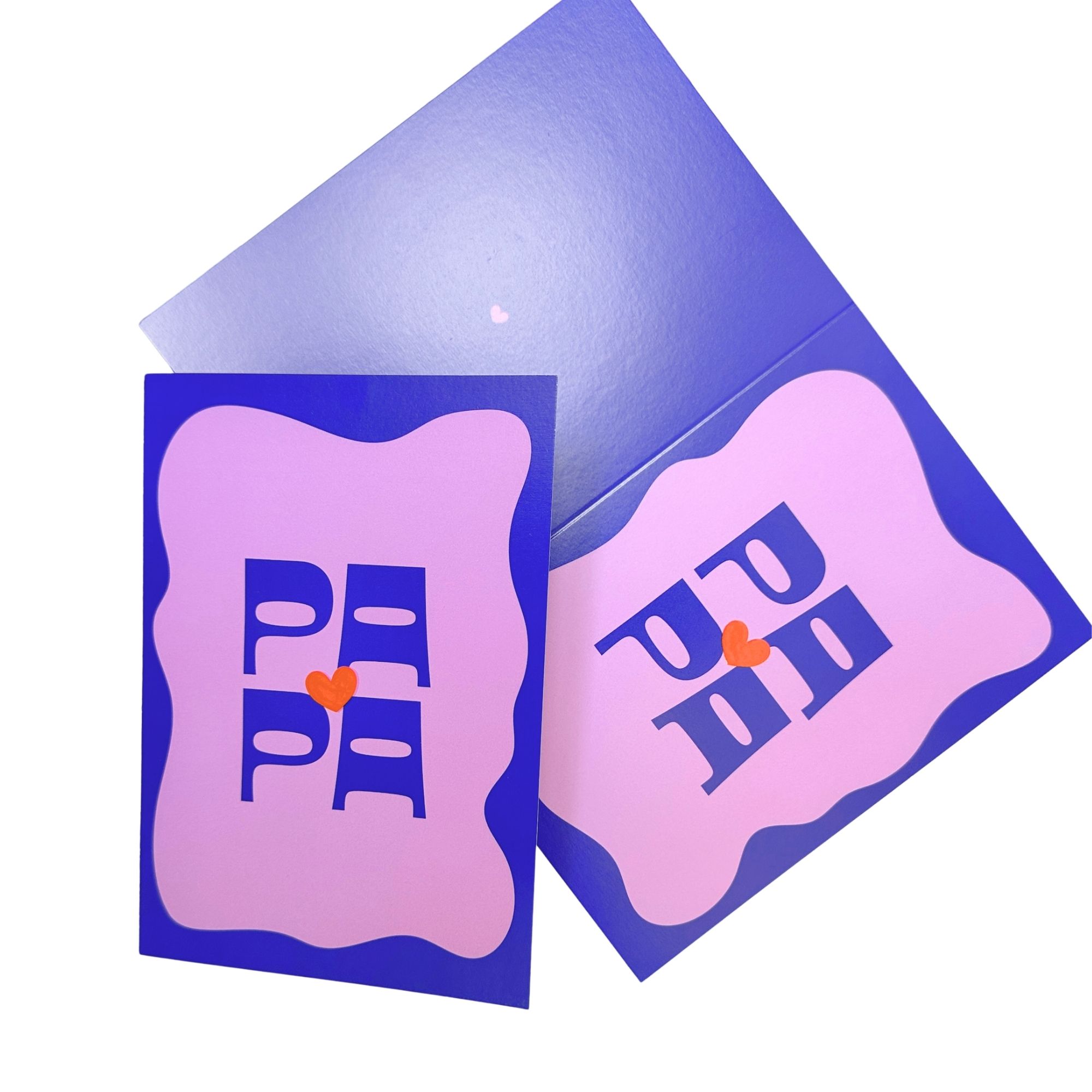 Bild zeigt Vorder- & Rückseite von blauem Vatertags-Bilet auf weißem Hintergrund.